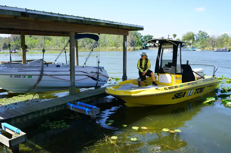 Free dock-to-dock tow plus other boat towing services.